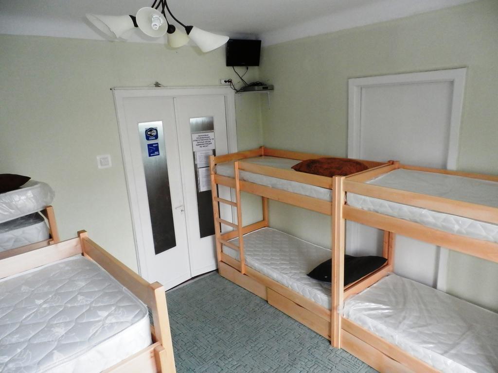 Yourhostel Kiev Esterno foto